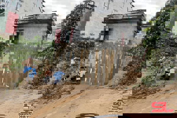 Nỗ lực cấp nước sạch phục vụ nhân dân sau lũ